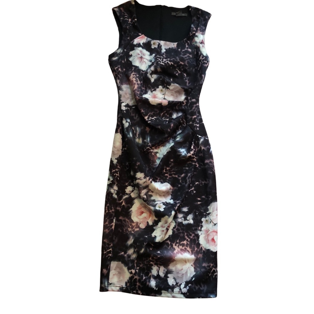 MOVING SALE-Form fitted floral dress- Suzy Shier XS
